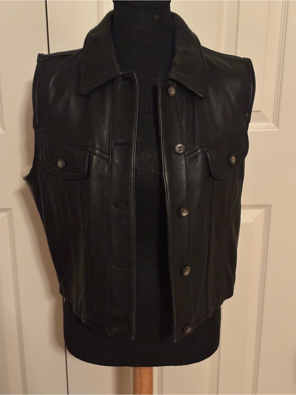 Valerie Stevens Black Lambskin Leather Button-Front Sleeveless Vest M